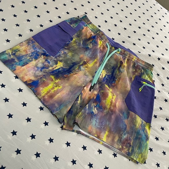 Lululemon water repellent hiking short 8” - Picture 4 of 7